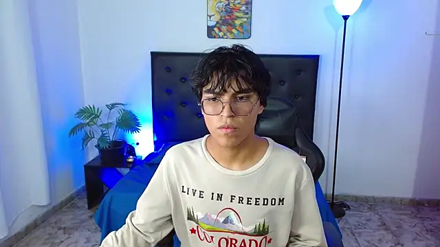 Snapshot of Maecum18 chatting on February 7, 2026, 9:51 pm Maecum18 online show from February 7, 2026, 9:51 pm