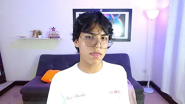 Snapshot of Maecum18 chatting on February 24, 2026, 8:29 pm Maecum18 online show from February 24, 2026, 8:29 pm