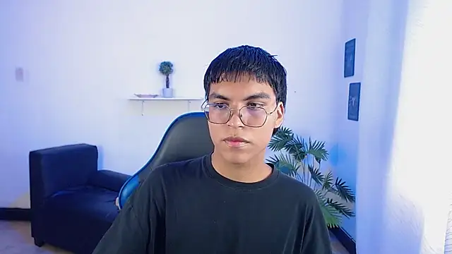 Maecum18 online show from March 30, 2026, 9:49 pm