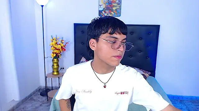 Maecum18 online show from July 2, 2026, 8:37 pm