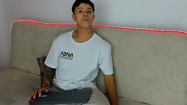  Alex Colton online show from July 6, 2026, 9:50 pm