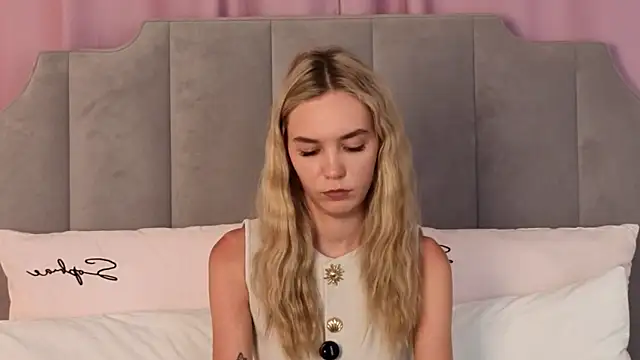 NikkiRyx online show from June 28, 2026, 4:24 pm