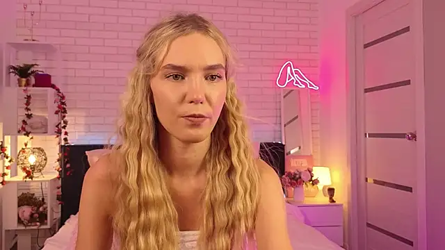 NikkiRyx online show from July 8, 2026, 2:21 pm