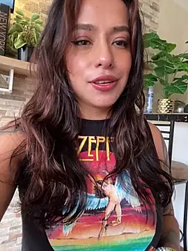 foxxy lover online show from April 7, 2026, 7:58 pm