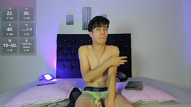 axxxel twink online show from February 27, 2026, 3:17 am