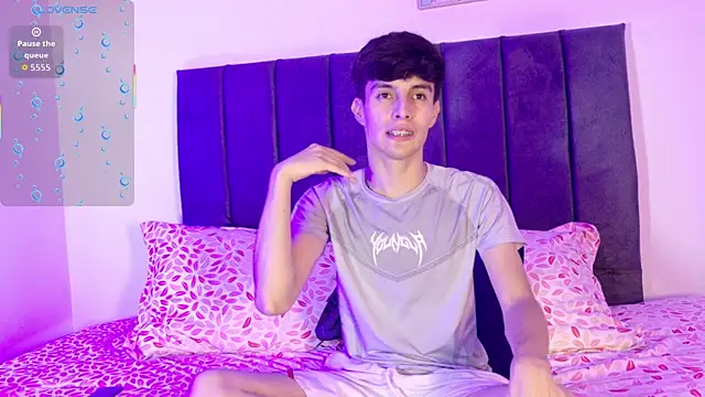 axxxel twink online show from May 25, 2026, 2:39 am