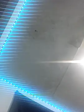 Elpnzaurio online show from February 6, 2026, 4:28 am