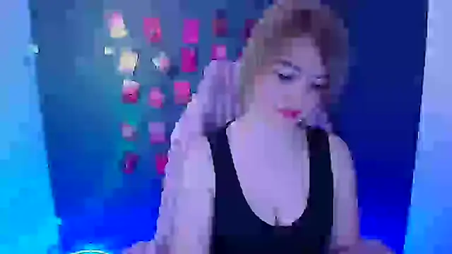 Snapshot of CuttieEmma chatting on February 14, 2026, 6:43 am CuttieEmma online show from February 14, 2026, 6:43 am