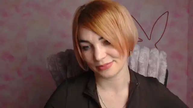 Snapshot of CuttieEmma chatting on April 1, 2026, 11:33 am CuttieEmma online show from April 1, 2026, 11:33 am