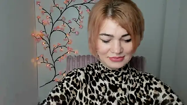 Snapshot of CuttieEmma chatting on April 4, 2026, 6:00 am CuttieEmma online show from April 4, 2026, 6:00 am