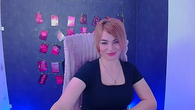 Snapshot of CuttieEmma chatting on April 8, 2026, 11:59 pm CuttieEmma online show from April 8, 2026, 11:59 pm