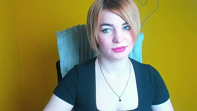 Snapshot of CuttieEmma chatting on April 12, 2026, 5:56 am CuttieEmma online show from April 12, 2026, 5:56 am