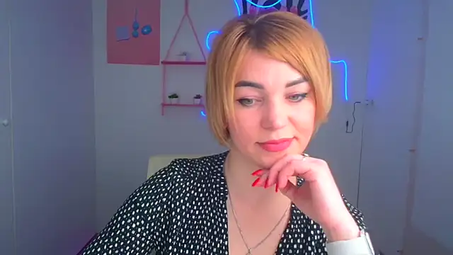 Snapshot of CuttieEmma chatting on April 15, 2026, 5:58 am CuttieEmma online show from April 15, 2026, 5:58 am