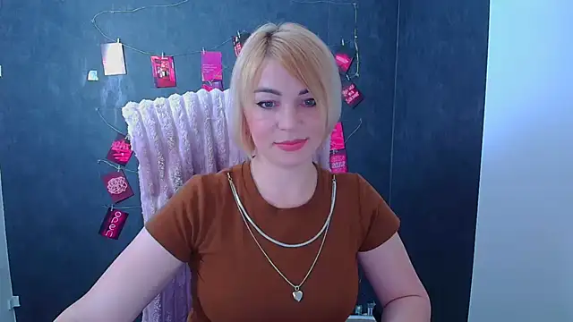CuttieEmma online show from June 20, 2026, 1:03 pm