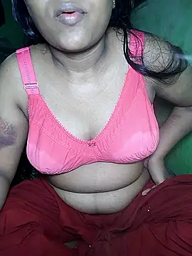 Romantic-Couple999 online show from April 3, 2026, 7:23 pm