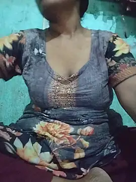 Romantic-Couple999 online show from June 23, 2026, 6:33 am