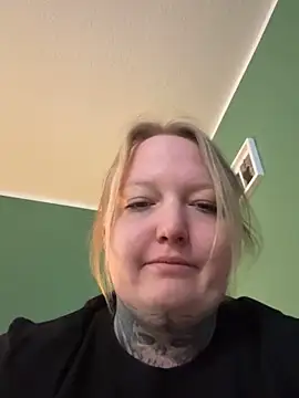 Lolaaxxx13 online show from May 16, 2026, 6:28 pm