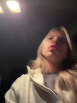 Mia Rosee1 online show from June 3, 2026, 11:54 pm