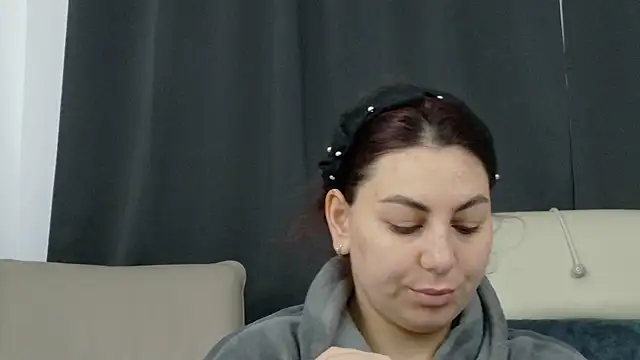 AbellaDesiree online show from April 5, 2026, 4:42 am