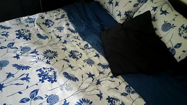 SweetValleyHotwife online show from April 19, 2026, 12:43 am