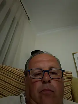 Snapshot of YachtCaptain10 chatting on May 10, 2026, 10:04 pm YachtCaptain10 online show from May 10, 2026, 10:04 pm