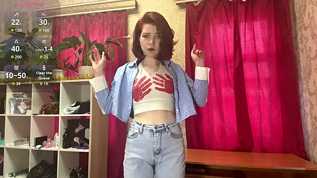 Snapshot of LaurynGeisinger chatting on February 22, 2026, 2:26 pm LaurynGeisinger online show from February 22, 2026, 2:26 pm