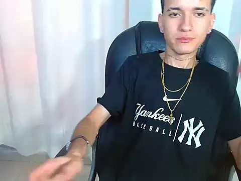 Snapshot of eroboyxox chatting on February 25, 2026, 8:07 pm eroboyxox online show from February 25, 2026, 8:07 pm