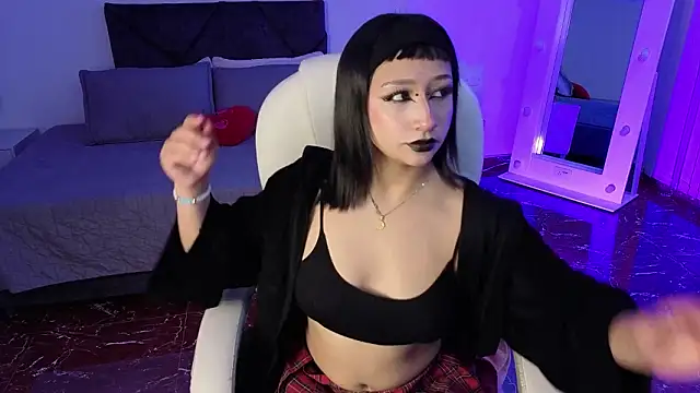 Snapshot of mia_bloom2 chatting on February 1, 2026, 3:38 am mia bloom2 online show from February 1, 2026, 3:38 am