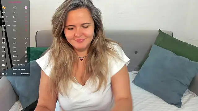 Snapshot of LilyBel chatting on June 30, 2026, 1:06 am LilyBel online show from June 30, 2026, 1:06 am