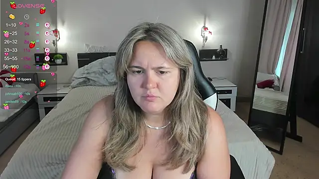 Snapshot of LilyBel chatting on July 17, 2026, 1:12 am LilyBel online show from July 17, 2026, 1:12 am