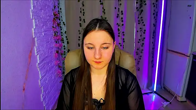 Snapshot of EvaxCharm chatting on February 11, 2026, 7:24 am EvaxCharm online show from February 11, 2026, 7:24 am