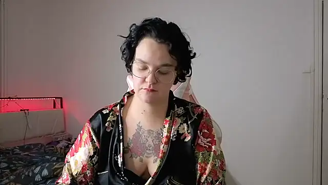 Snapshot of lunatigre4 chatting on February 4, 2026, 7:09 pm lunatigre4 online show from February 4, 2026, 7:09 pm