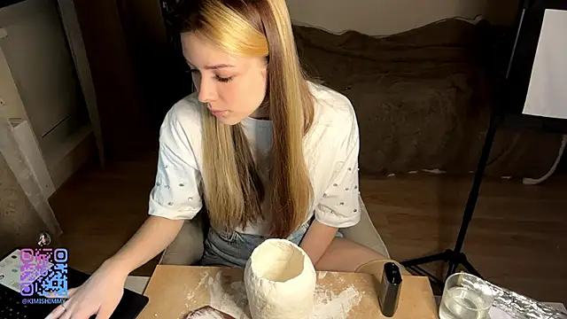 Kimi Luckman online show from February 9, 2026, 2:43 pm