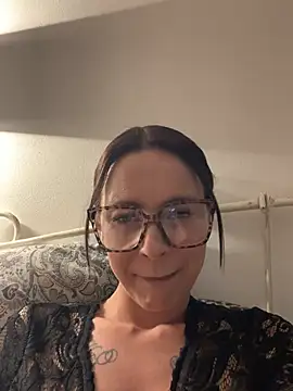 SophieSchmidt online show from April 8, 2026, 5:57 pm