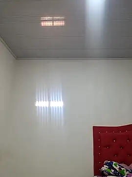 Cris18sexy online show from April 12, 2026, 2:33 pm