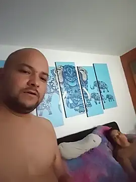 InstintoElite online show from April 17, 2026, 2:25 am