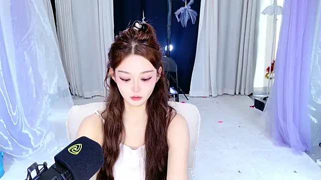 Dancer Lucky-Nini online show from March 5, 2026, 7:04 am