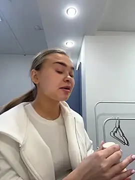 MonicaWestt online show from March 19, 2026, 6:06 am