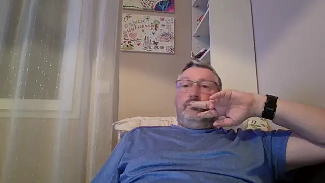 doudou310 online show from March 23, 2026, 4:27 am