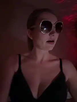 Snapshot of hottogetherNL chatting on February 19, 2026, 8:49 pm hottogetherNL online show from February 19, 2026, 8:49 pm