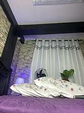 SluttyEll online show from February 1, 2026, 7:45 pm