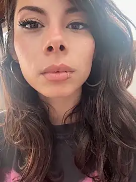 Isalove99 online show from March 18, 2026, 6:33 pm