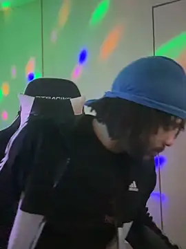 Snapshot of magic_man1085 chatting on March 25, 2026, 2:28 am magic man1085 online show from March 25, 2026, 2:28 am