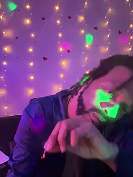 Snapshot of magic_man1085 chatting on April 8, 2026, 12:10 am magic man1085 online show from April 8, 2026, 12:10 am