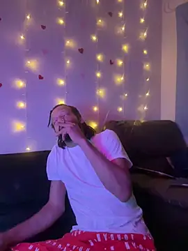 Snapshot of magic_man1085 chatting on April 12, 2026, 3:33 am magic man1085 online show from April 12, 2026, 3:33 am