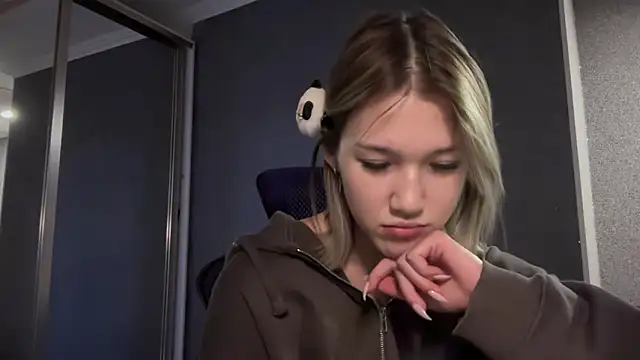 lilXdomiii online show from March 31, 2026, 2:17 pm