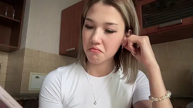 lilXdomiii online show from April 15, 2026, 12:56 pm