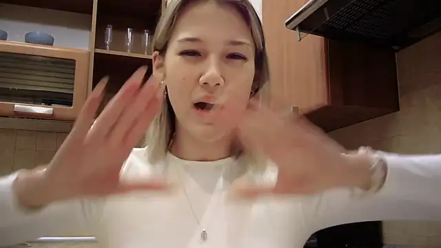 lilXdomiii online show from April 18, 2026, 4:22 pm