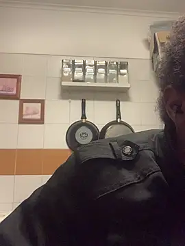 ELPikaPreta online show from February 8, 2026, 4:27 am