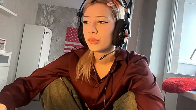 Snapshot of LadyFoxLove chatting on February 17, 2026, 11:18 am LadyFoxLove online show from February 17, 2026, 11:18 am